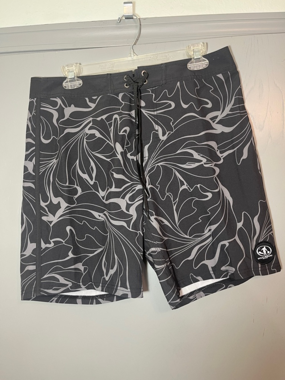 HulaKai Hawaii size 31 Men's Black & Gray Patterned Swim Trunks